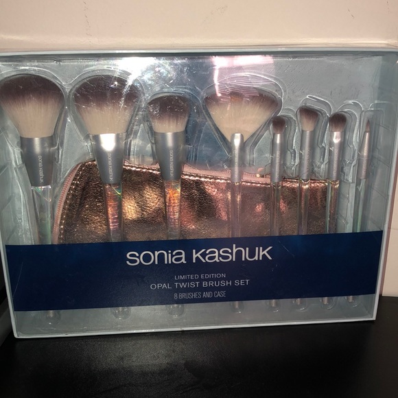 Sonia Kashuk makeup Brushes. Brand new! - Picture 3 of 3